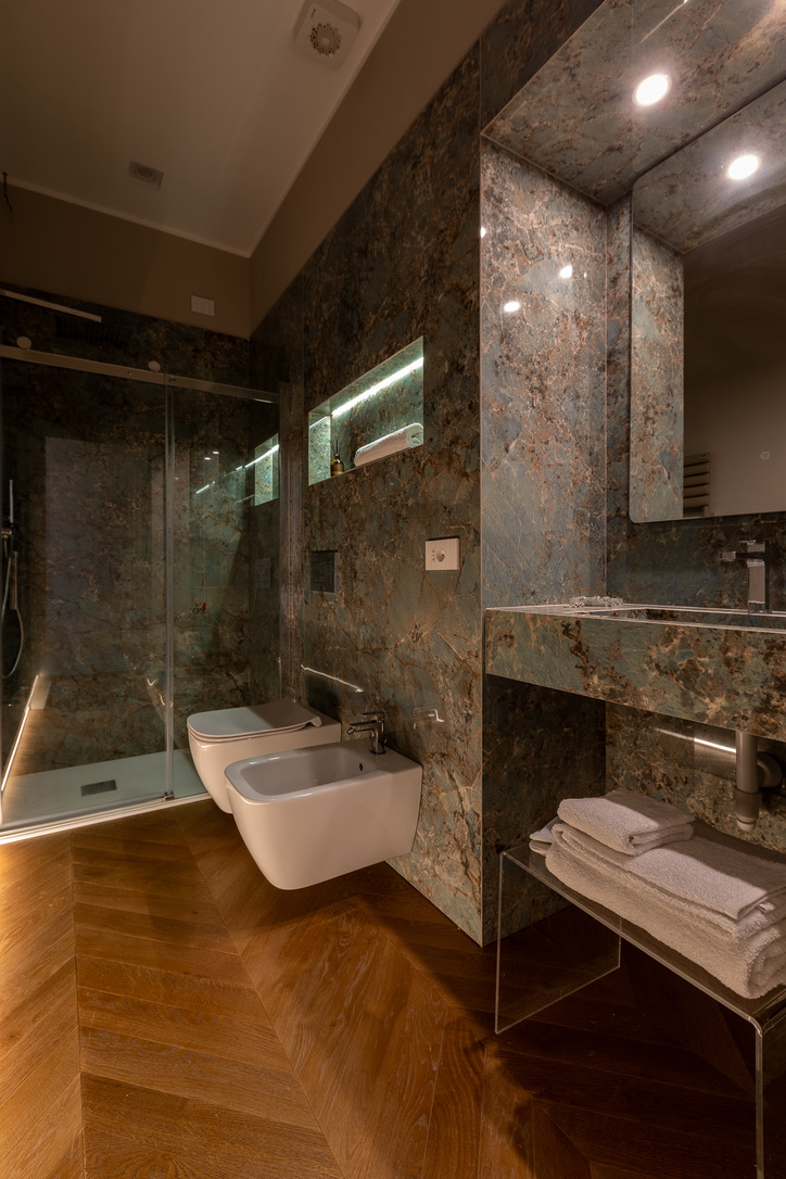 Twins Luxury 2 Bedroom Apartment - Image 5