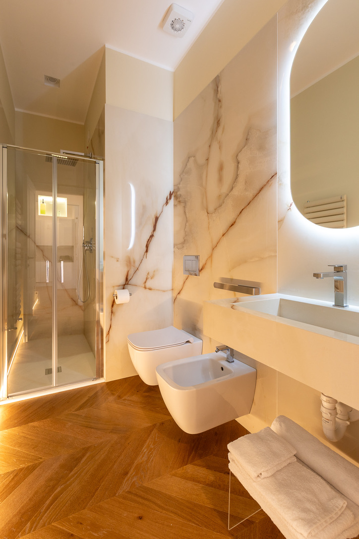 Twins Luxury 2 Bedroom Apartment - Image 3